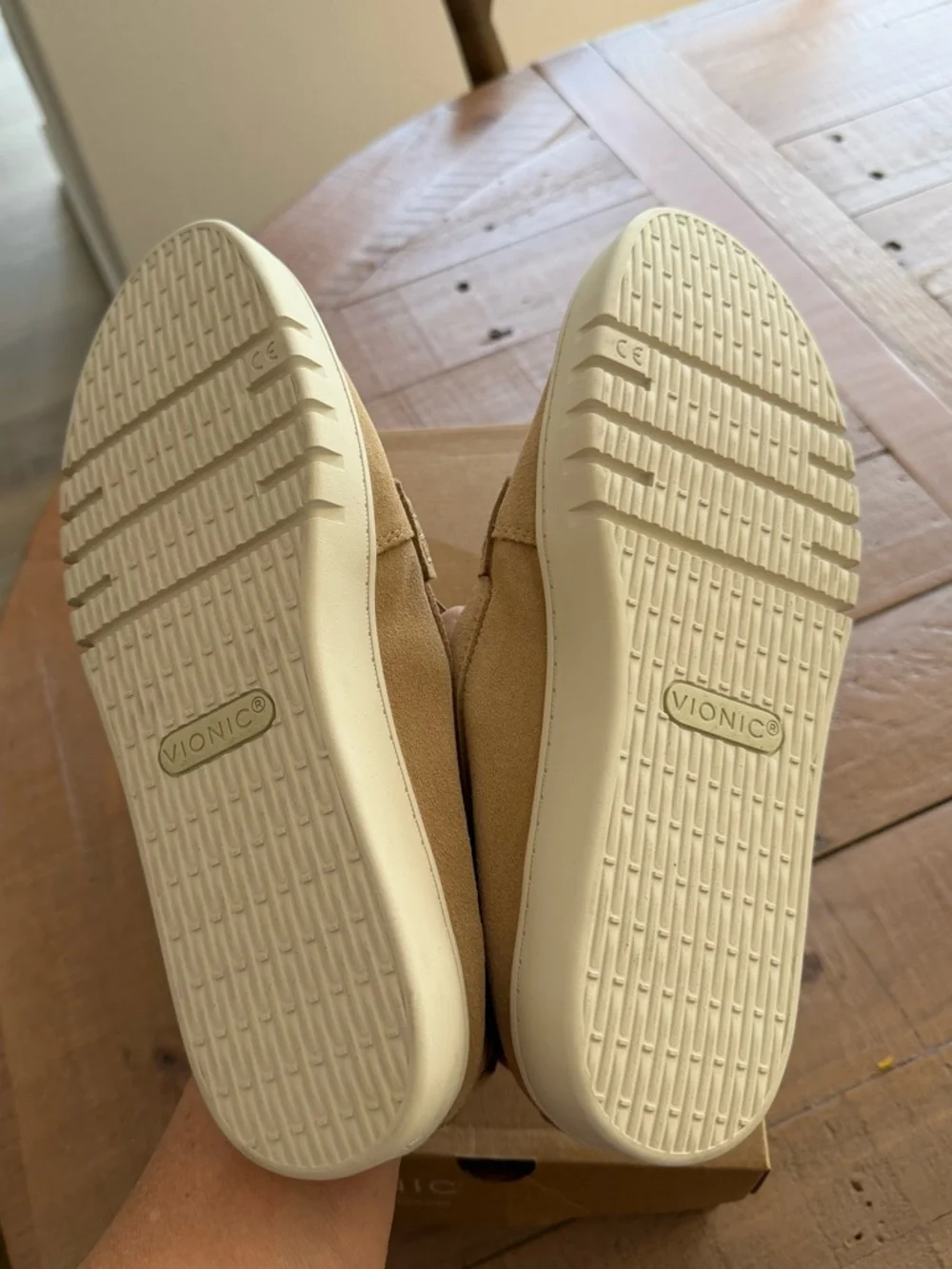 Vionic Chantel Sand 8.5 M Never Worn NWT - Picture 3 of 11